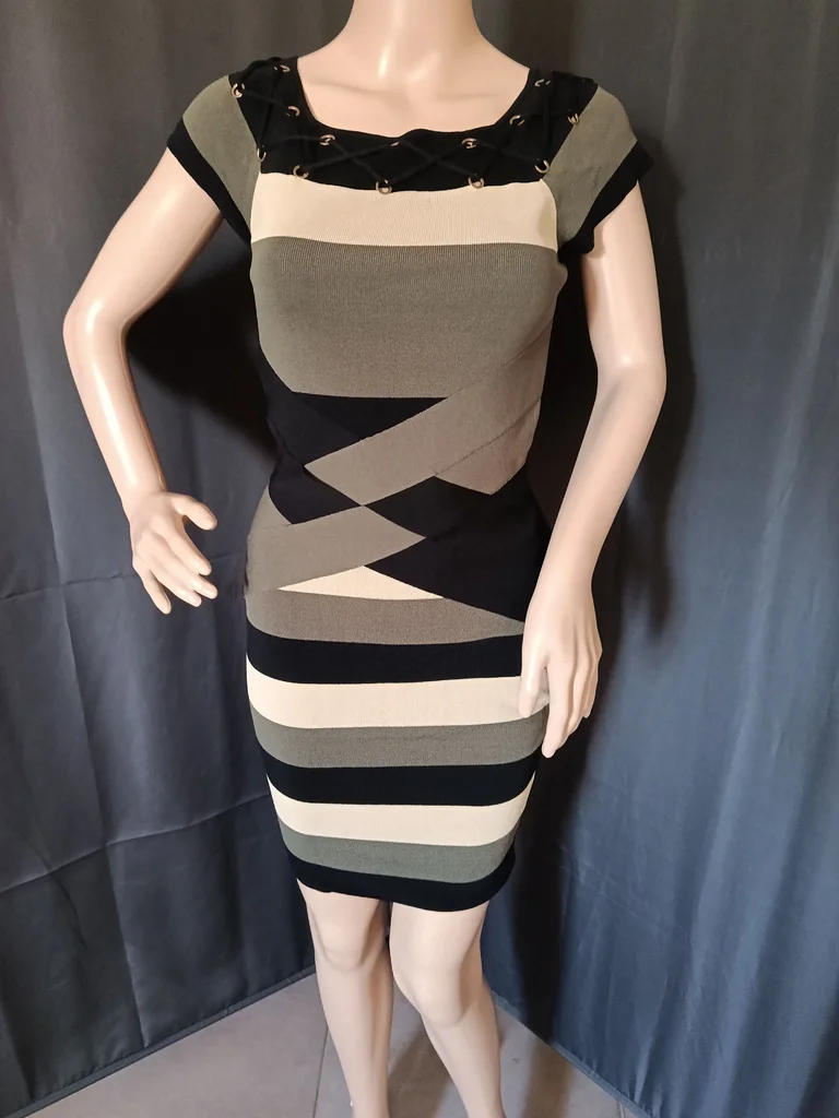 Robe Noire et kaki Taille 36.Morgan